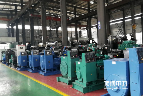 警告：柴油發(fā)電機(jī)組缺水過熱時，禁止立即加冷卻水