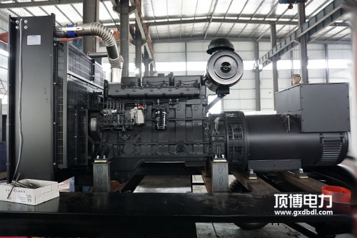 柴油發(fā)電機組部件機油濾清器如何拆換濾芯？