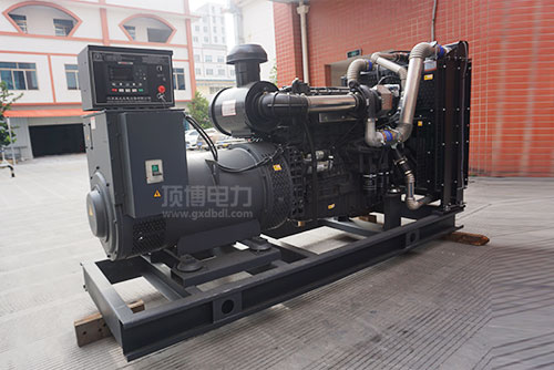 工業(yè)發(fā)電機組與家用選柴油發(fā)電機組還是天然氣、汽油